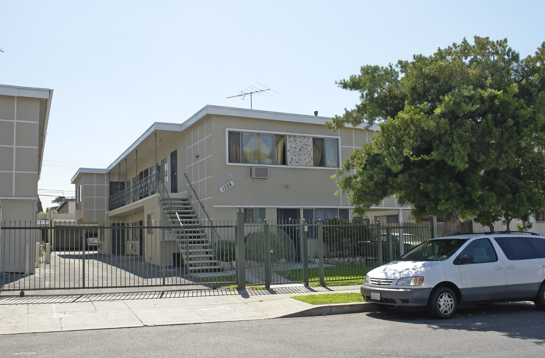 1328 Gordon Street in Los Angeles, CA - Building Photo