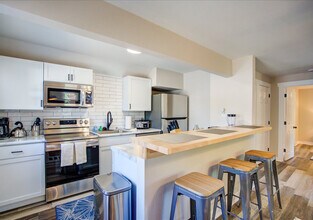 156 Rodney Ct in Madison, WI - Foto de edificio - Building Photo