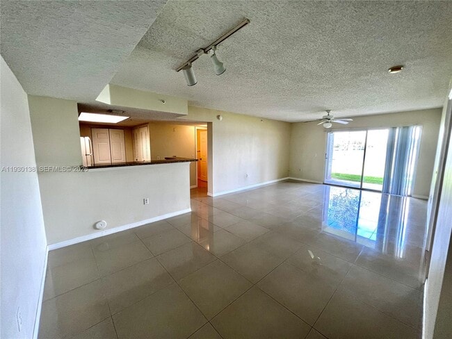 5061 Wiles Rd in Coconut Creek, FL - Building Photo - Building Photo