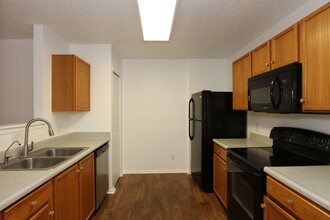 7937 Cork Bend Ln in Indianapolis, IN - Foto de edificio - Building Photo