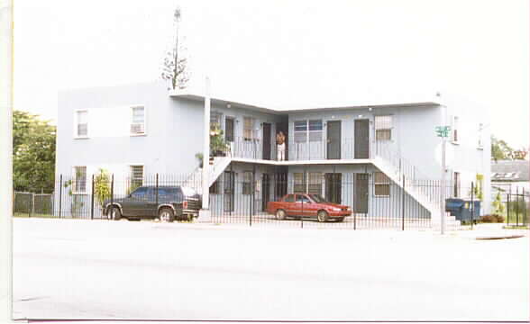 6201 NW 17th Ave in Miami, FL - Building Photo