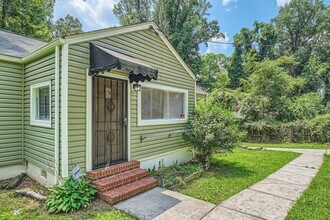 1744 S Olympian Way SW in Atlanta, GA - Building Photo - Building Photo