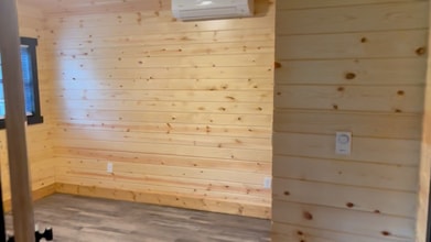 2152 Twin Springs Rd in Decorah, IA - Foto de edificio - Building Photo