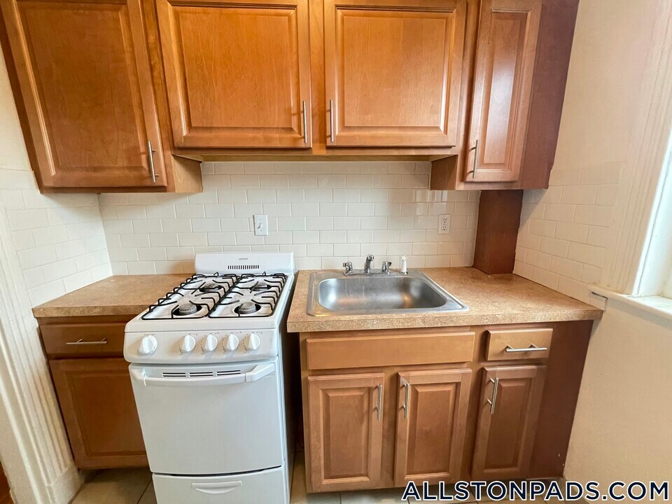 1148 Commonwealth Ave in Boston, MA - Building Photo