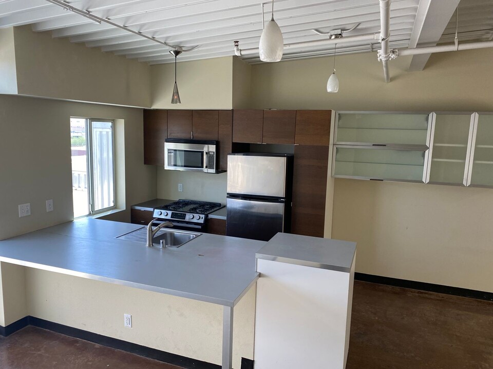 701 Shadow Ln in Las Vegas, NV - Building Photo