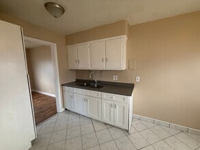 864 E 260th St in Euclid, OH - Building Photo - Building Photo