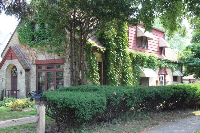 6633 Milwaukee Ave in Wauwatosa, WI - Building Photo - Building Photo