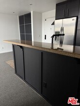 5530 Owensmouth Ave in Los Angeles, CA - Building Photo - Building Photo