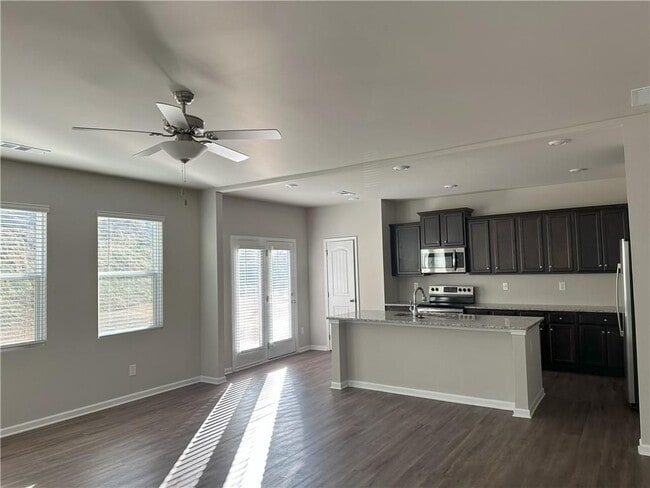 4950 Hillstone Dr in Gainesville, GA - Foto de edificio - Building Photo