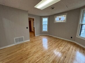 512 8th Ave NE, Unit 512 8th Ave NE Unit 2 in Minneapolis, MN - Building Photo - Building Photo