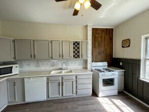 1817 Davis Ave in Pittsburgh, PA - Building Photo - Building Photo