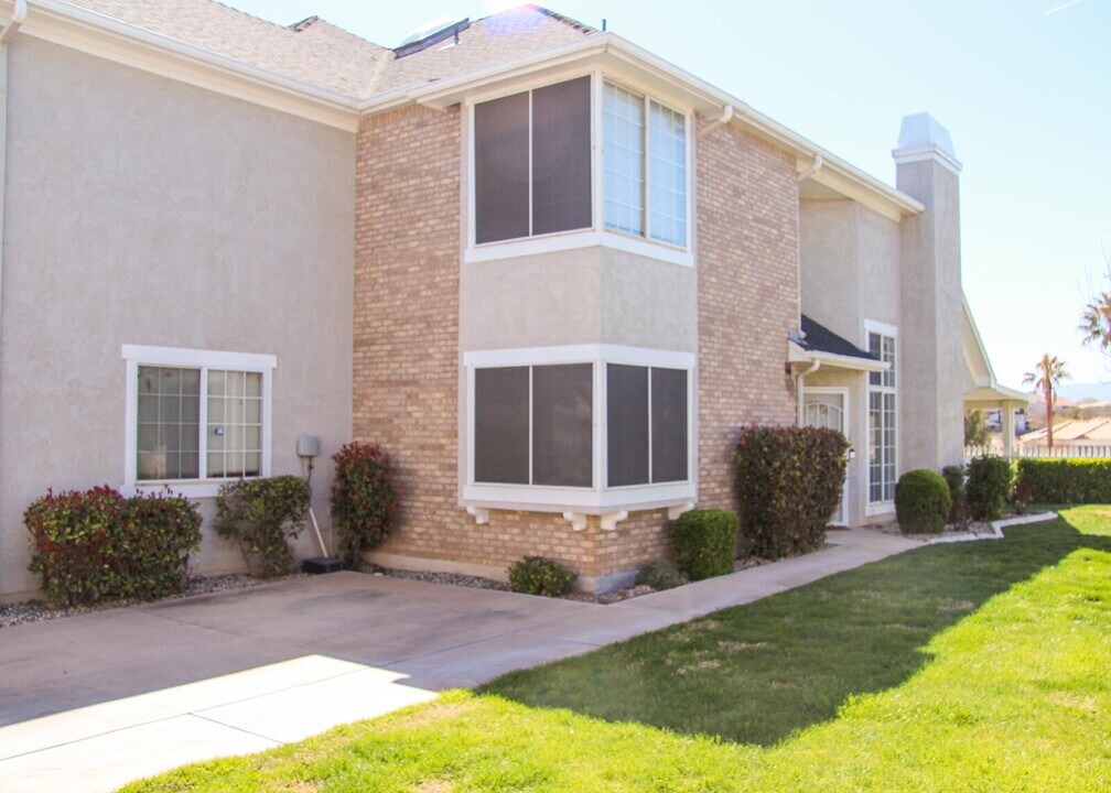 1365 E Fort Pierce Dr in Saint George, UT - Building Photo