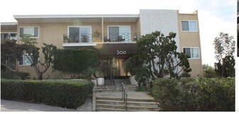 Riviera Apartments in Redondo Beach, CA - Building Photo