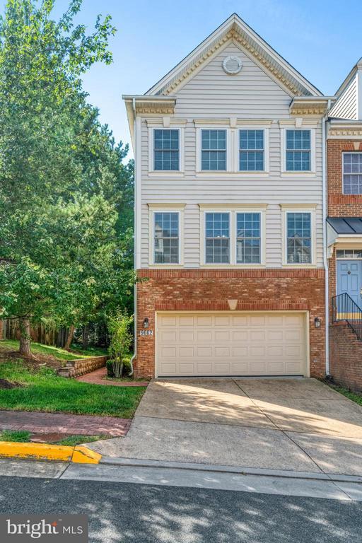 property at 9662 Potters Hill Cir