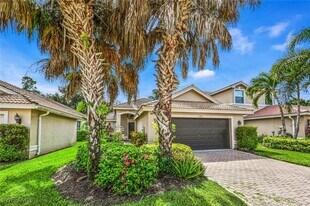 1346 Triandra Ln in Naples, FL - Building Photo