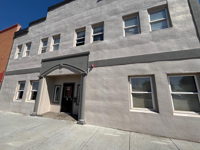 118 E 3rd St in Wapato, WA - Building Photo - Building Photo