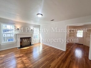 608 W Lake St in Ennis, TX - Building Photo - Building Photo