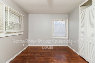 324 Cameron Rd in St. Louis, MO - Foto de edificio - Building Photo