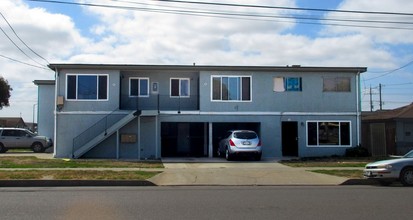 225 S Russell Ave in Santa Maria, CA - Foto de edificio - Building Photo