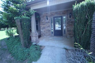 1307 Clarecastle Ln in Buford, GA - Foto de edificio - Building Photo
