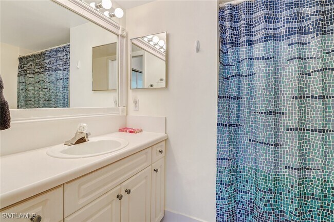 1190 Wildwood Lakes Blvd in Naples, FL - Building Photo - Building Photo