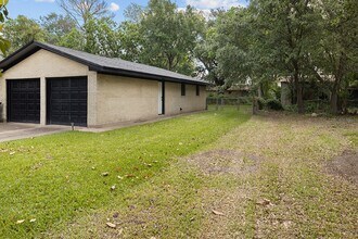 1415 Palm Dr in Winnie, TX - Building Photo - Building Photo
