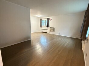 18-20-20 Murray St in Queens, NY - Building Photo - Building Photo