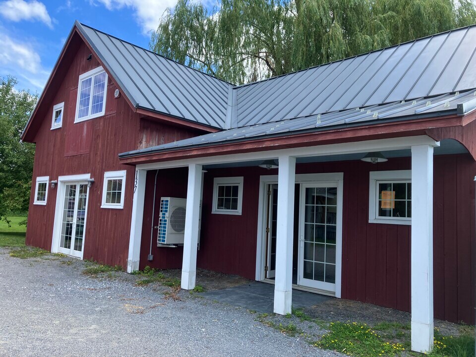 137 Creek Rd in Middlebury, VT - Building Photo