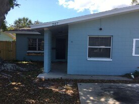 247 38th Ave SE in St. Petersburg, FL - Building Photo