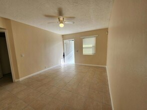 1041 21st St in West Palm Beach, FL - Foto de edificio - Building Photo