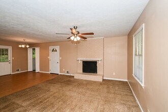 6490 Executive Dr in Winston, GA - Foto de edificio - Building Photo