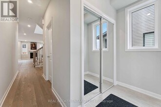 242 Tullaghan Hts in Ottawa, ON - Building Photo - Building Photo