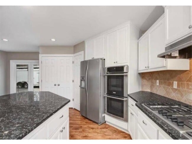 1809 Baker Park Rd in Maple Plain, MN - Building Photo - Building Photo