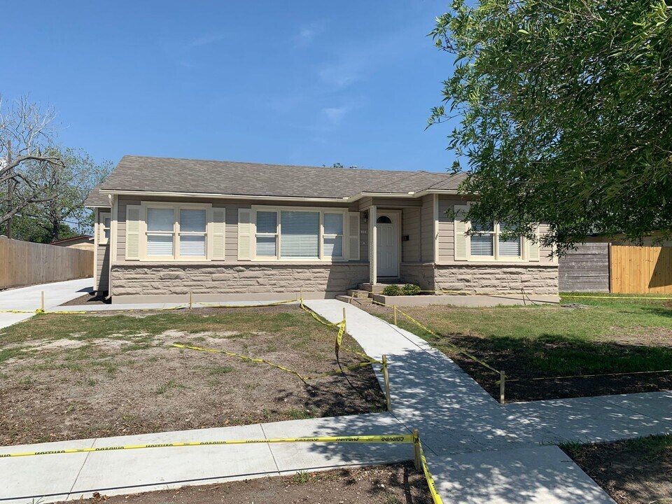 904 Cunningham St in Corpus Christi, TX - Building Photo