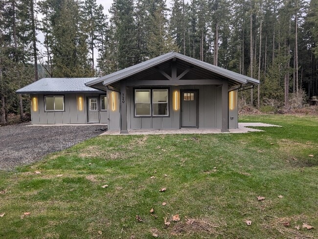 property at 320 S Toutle Rd