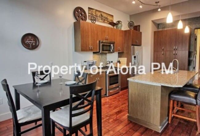 property at 419 S 8th St