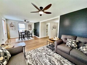 319 Lowe St in Palestine, TX - Building Photo - Building Photo