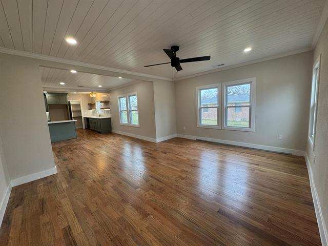 911 N Spring St in Grand Saline, TX - Building Photo