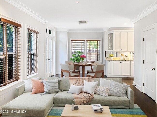 282 Bruce Park Ave, Unit 2 in Greenwich, CT - Building Photo - Building Photo