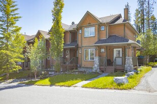 19 Sundance Crt in Banff, AB - Building Photo