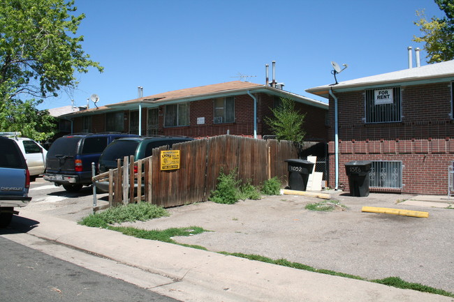 1042 S Grove St in Denver, CO - Foto de edificio - Building Photo