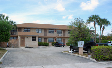 Standru Apartments in Deerfield Beach, FL - Building Photo - Building Photo