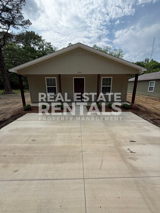 1501 Van Buren Ave in Gadsden, AL - Building Photo