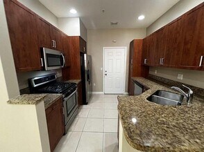 12643 NW 32nd Ct in Sunrise, FL - Building Photo - Building Photo