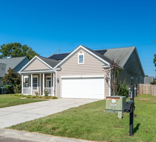 7304 Coopers Hawk Dr in Hanahan, SC - Building Photo - Building Photo