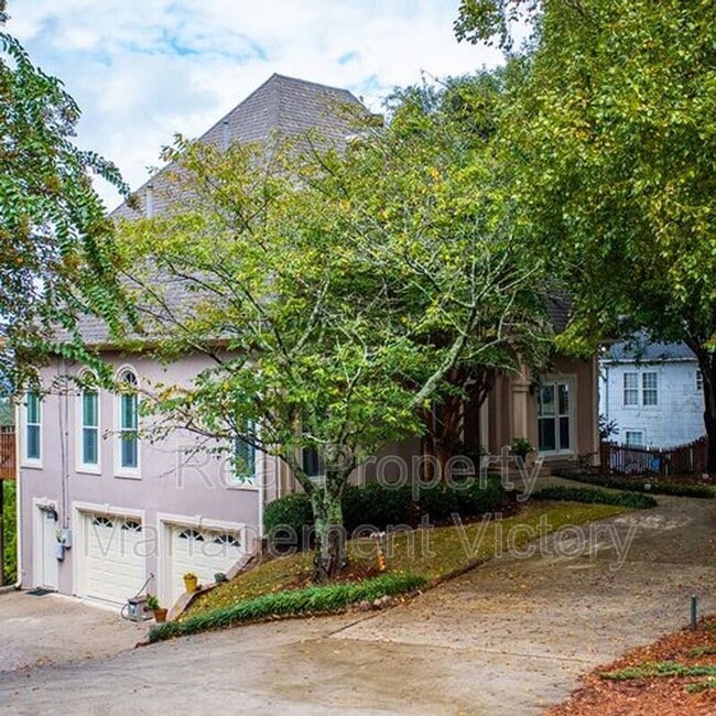 1120 Shades Crest Rd in Birmingham, AL - Building Photo - Building Photo