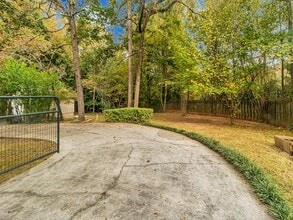 5291 Happy Hollow Rd in Doraville, GA - Building Photo - Building Photo