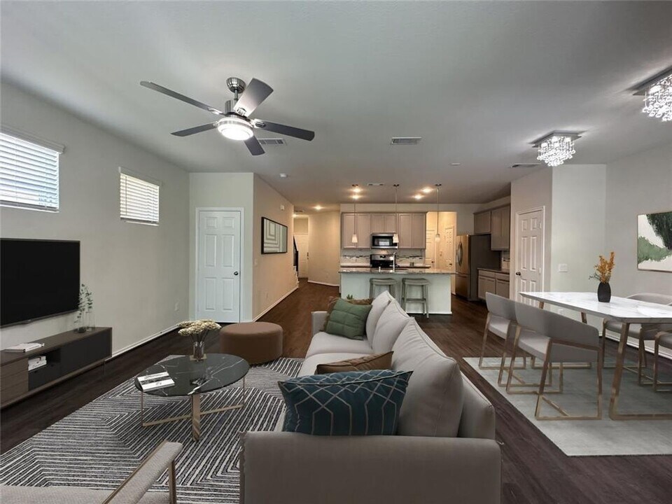 10967 Cannes Memorial Dr in Houston, TX - Building Photo