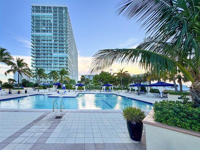2100 S Ocean Ln in Fort Lauderdale, FL - Building Photo - Building Photo