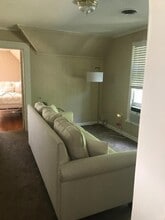 316 N Van Buren St, Unit uppr 2 in East Dundee, IL - Building Photo - Building Photo